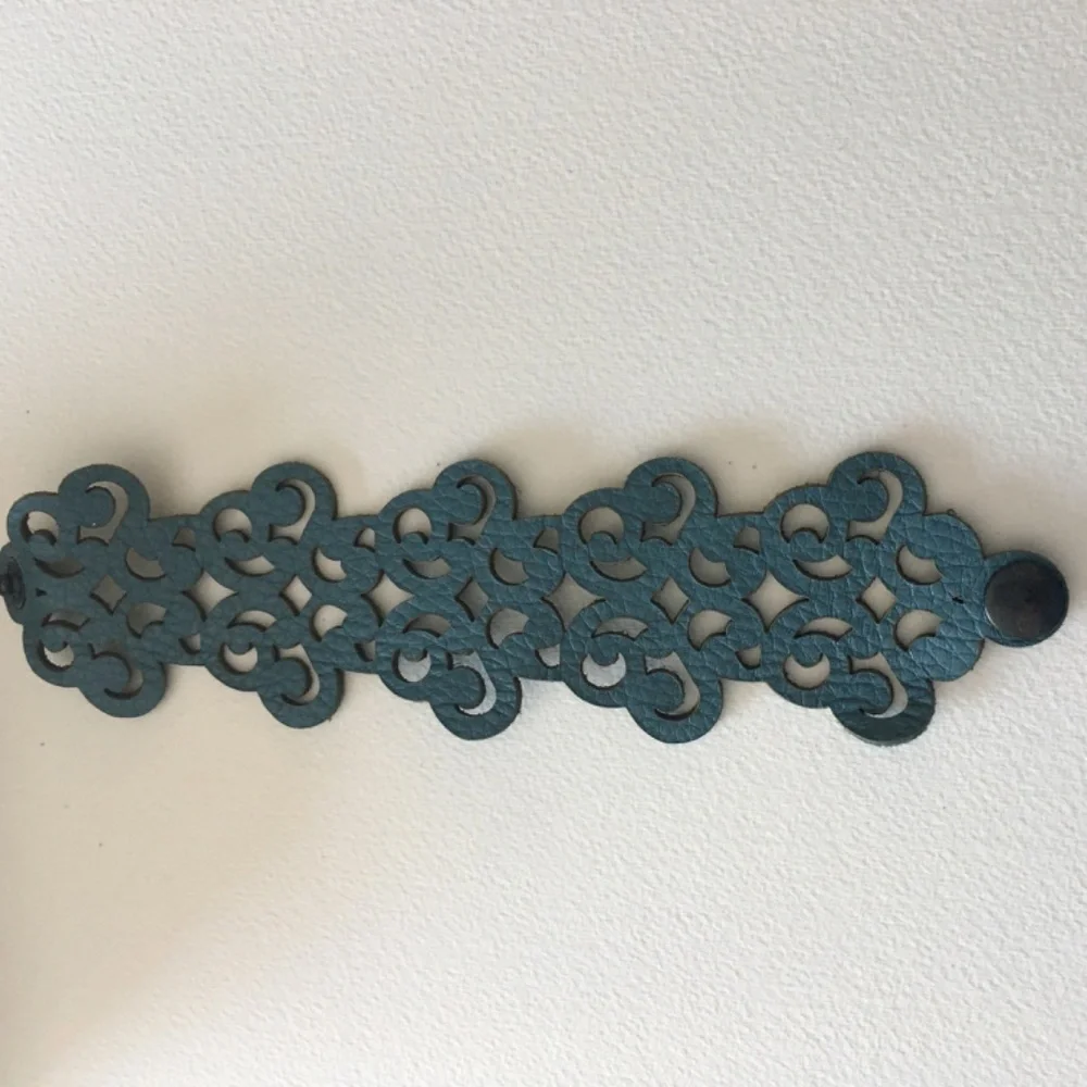 Blue leather  Boho Cut Out Scroll Pattern Bracelet preowned - Picture 4 of 7